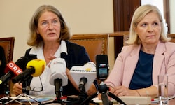 Harte Verhandlungen zwischen KPÖ (links: Bürgermeisterin Elke Kahr) und den Grünen ...