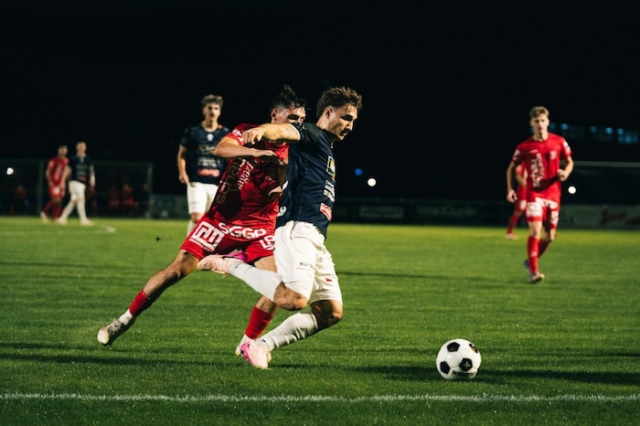 Oberwart (Trimmel, am Ball) und Parndorf bleiben lieber in der dritten Liga.