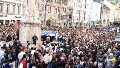 Tausende kam zu der Demonstation in die Innsbrucker Innenstadt. 
