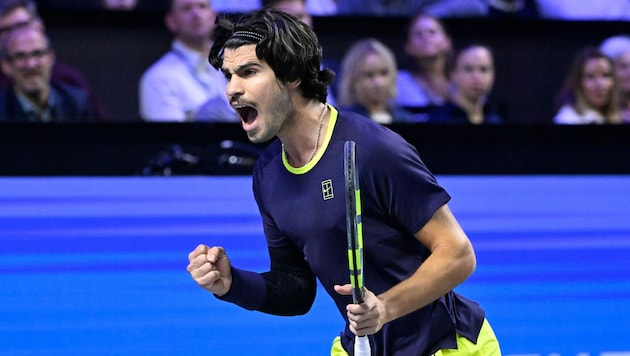Carlos Alcaraz won in two sets.