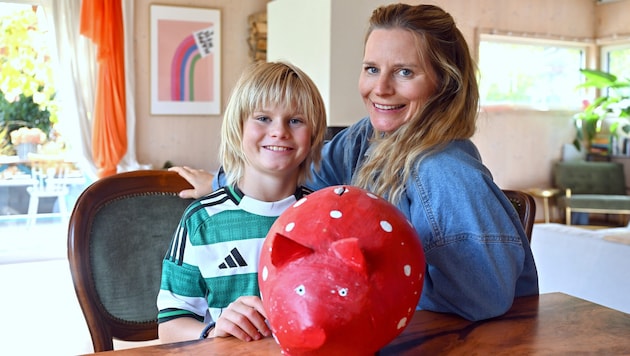 Mama Katrin und ihr Sohn Moritz (9) werden nächstes Jahr ein Konto eröffnen.
