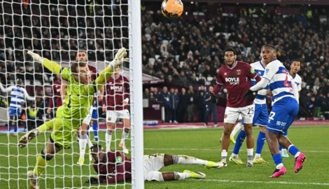 Richard Kone (re.) traf für die Queens Park Rangers zuletzt dreimal in den ersten 15 Minuten.