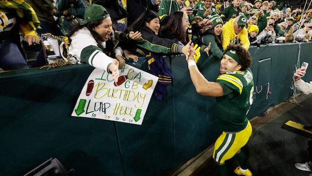 Christian Watson feierte den Sieg mit den Fans.