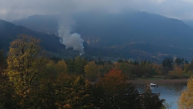 Auf Webcam-Aufnahmen ist die Rauchsäule schon von Weitem zu sehen.