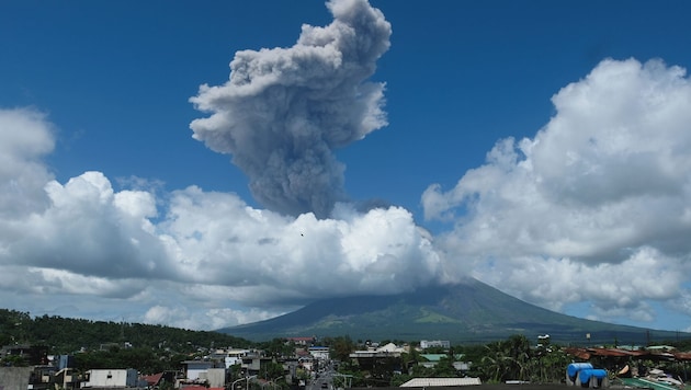 Der Mayon ist 2462 Meter hoch und regelmäßig aktiv.