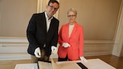 Nationalbibliothek-Direktorin Michaela Mayr und Benedikt Lodes, Leiter der Musiksammlung, mit ...
