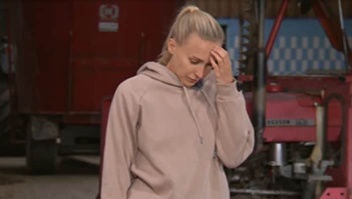 Beverly verzweifelt an den Erklärungen ihrer Team-Partnerin Elsa.