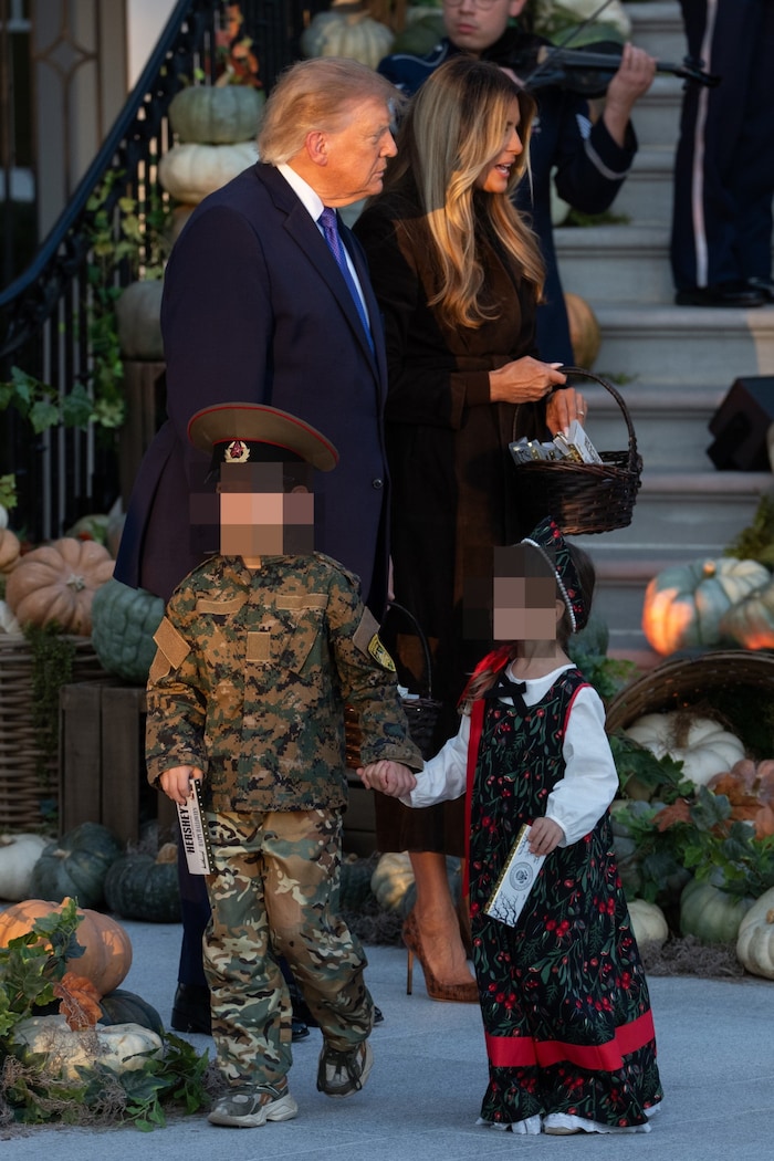 US-Präsident Donald Trump und seine Frau Melania luden zur Halloweenparty. Ein Moment ...