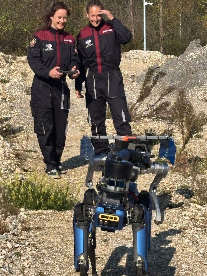 Claudia Gollner (left) from Haslach is part of the crew that will take part in the Mars analog ...