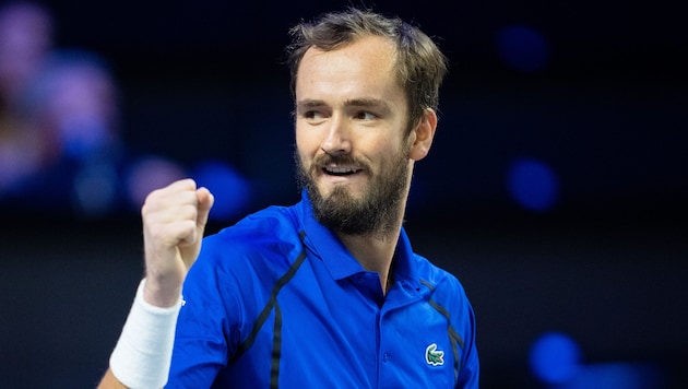 Daniil Medvedev is through to the semifinals in Vienna.