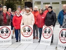 „Hände weg!“, fordern die Menschen in Waidhofen an der Thaya von der ÖGK, die Schließungspläne ...