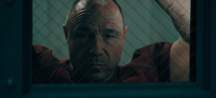 Stephen Graham als manipulativer Mörder in einer Einzelzelle