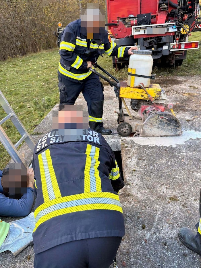 Erst wurde die Betonplatte aufgeschnitten.