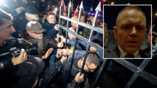 Demonstranten zwängten Freitagabend das Tor des Verfassungsgerichts auf. Staatspräsident ...
