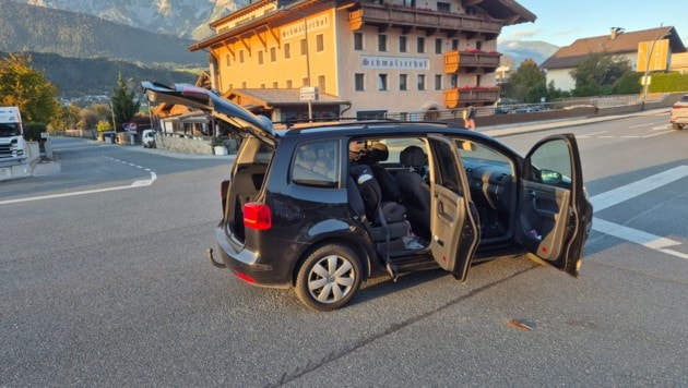 Die vier Insassen des Autos, darunter auch zwei Kinder, wurden verletzt.