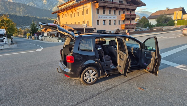 Die vier Insassen des Autos, darunter auch zwei Kinder, wurden verletzt.