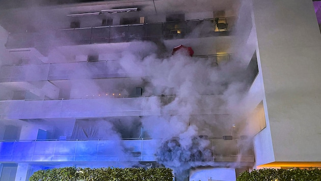 Eine Wohnung ist am Abend des 24. Oktober völlig abgefackelt.