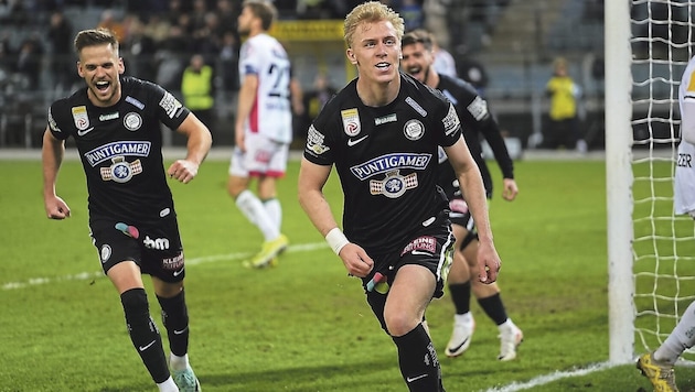 Mika Biereth (re.) eröffnete beim 4:0-Sieg im März 2024 den Torreigen.