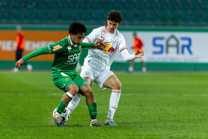 Simon Eberharter (re.) durfte erstmals mit Liefering in der 2. Liga spielen.
