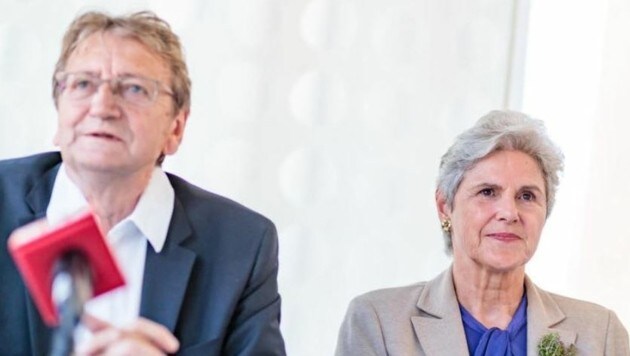 Karl Schnell (FPS) mit Barbara Rosenkranz (rechts, außen) (Bild: EXPA/ JFK)