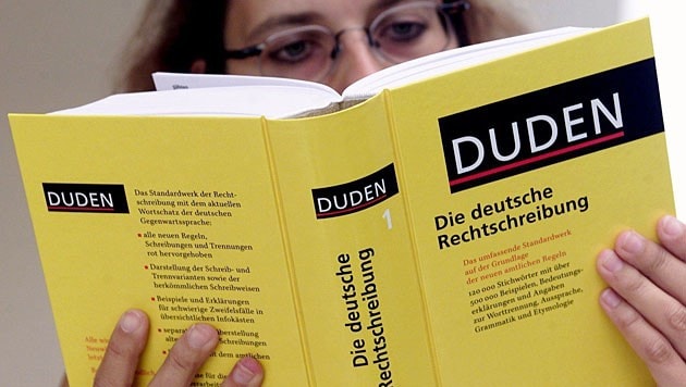 Der Duden gilt als Grundlage einheitlicher deutscher Rechtschreibung. (Bild: APA/dpa/Uli Deck)