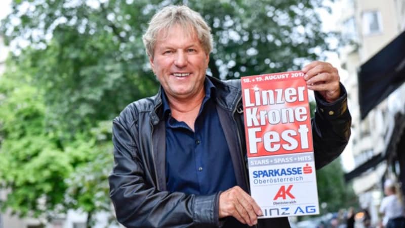 Bernhard Brink darf bei der Fest-Schlagerparade am Pfarrplatz nicht fehlen. (Bild: Markus Wenzel)