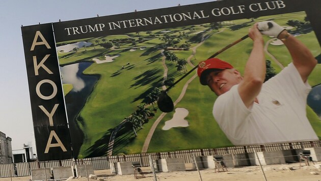 Ein Golf spielender Donald Trump warb 2015 für den Trump International Golf Club Dubai. (Bild: AFP)