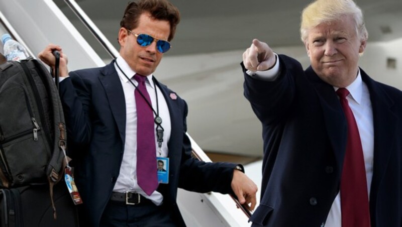 Scaramucci (links) muss seine Sachen packen. (Bild: ASSOCIATED PRESS, AFP/MANDEL NGAN)