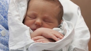 Er ist so schrecklich wie rätselhaft, der plötzliche Tod eines Babys. Zahlreiche Forschungen klären über mögliche Ursachen auf. (Bild: Herrndorff/stock.adobe.com (Symbolbild))