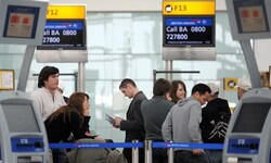 Fluggäste auf dem Airport London-Heathrow