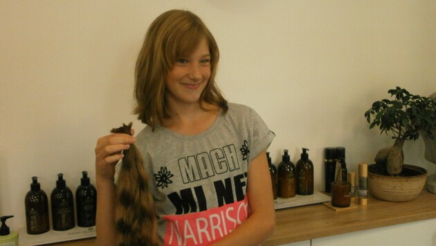 Die 14-jährige Monika Hemetsberger aus Neukirchen/Vöckla spendete der Haarfee 50 cm ihrer Haarpracht (Bild: Privat)
