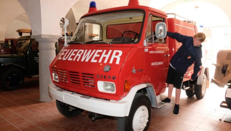 9) Feuerwehr-Oldtimer gibt es beim Linzer Schloss zu sehen. (Bild: Horst Einöder)