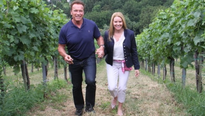 Arnie mit Freundin Heather in den steirischen Weinbergen (Bild: Christian Jauschowetz)