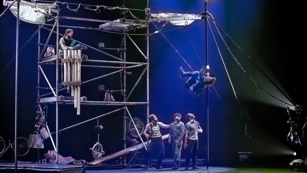 Akrobatik vom Feinsten zur fulminanten Eröffnung von La Strada in der Oper Graz. (Bild: Atelier Heide/fotonestroy.com)