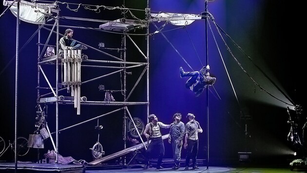 Akrobatik vom Feinsten zur fulminanten Eröffnung von La Strada in der Oper Graz. (Bild: Atelier Heide/fotonestroy.com)