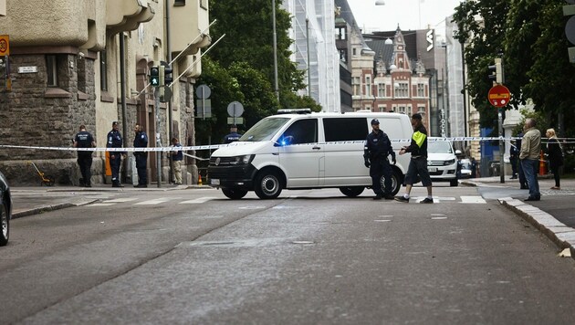 Die Polizei hat nach dem Zwischenfall das Areal weiträumig abgeriegelt. (Bild: AFP)