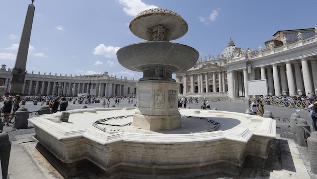 Diesem Brunnen am Petersplatz wurde das Wasser abgedreht. (Bild: AP)