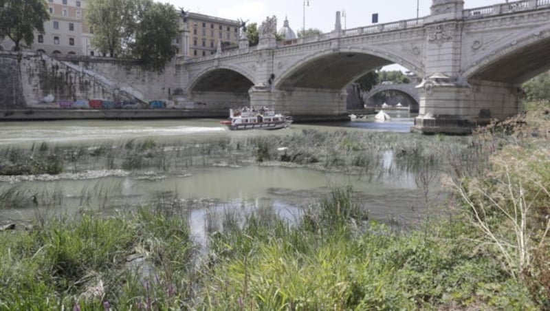 Der Tiber führt nur sehr wenig Wasser. (Bild: AP)