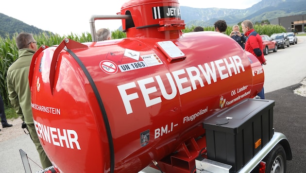 Für die Flugpolizei wurde ein Kerosintank mit 990 Litern in Scharnstein aufgestellt. (Bild: laumat.at / Matthias Lauber)