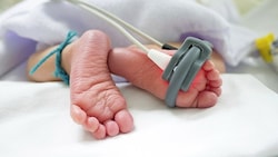 Die Eltern tätigten widersprüchliche Aussagen über die Ursache der Verletzungen des zwei Monate alten Babys (Symbolbild). (Bild: thinkstockphotos.de (Symbolbild))