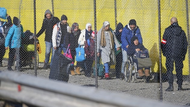 Flüchtlingsankünfte in Spielfeld (Bild: APA/ERWIN SCHERIAU)