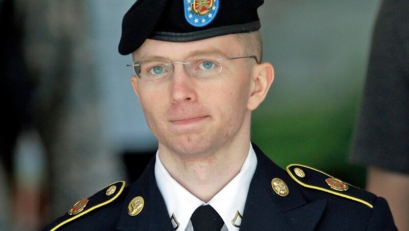 Chelsea Manning in ihrer Zeit als Bradley Manning in Militäruniform (2013) (Bild: Associated Press)