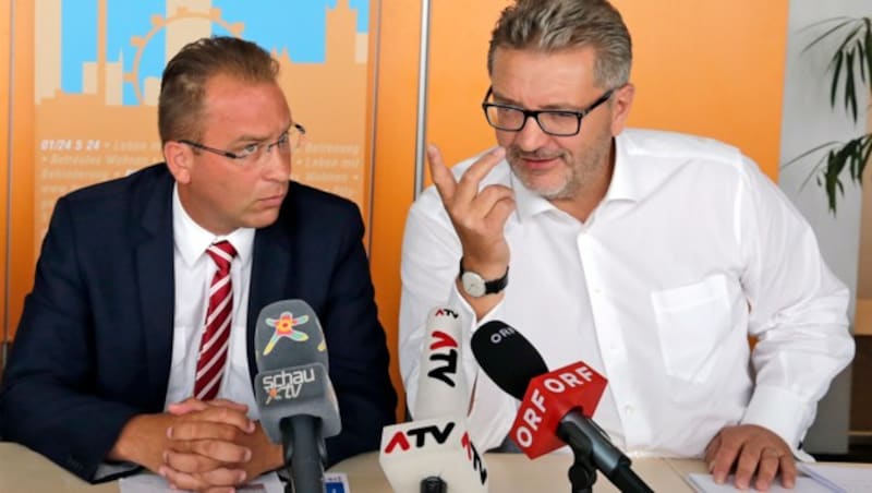 Rainer Gottwald (links) und Peter Hacker stellten die Pläne zur Rettung der Retter vor. (Bild: Klemens Groh)