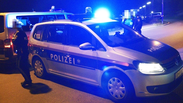 Die Polizei (Symbolbild) konnte im Zuge einer Fahndung vier Tatverdächtige ausforschen. (Bild: APA/Hans Punz (Symbolbild), Krone KREATIV)