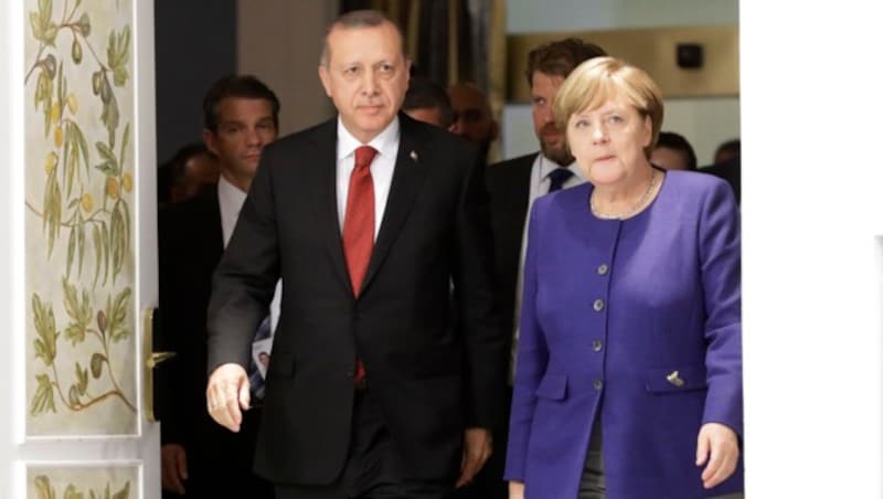 Recep Tayyip Erdogan und Angela Merkel (Bild: AP)