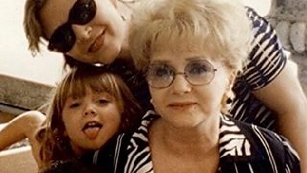 Billie Lourd trauert um ihre Mama Carrie Fisher und ihre Oma Debbie Reynolds. (Bild: instagram.com/praisethelourd)