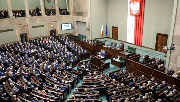 Das polnische Parlament in Warschau (Bild: APA/AFP/JANEK SKARZYNSKI)