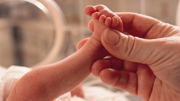 Wer hat das Baby schon in der ersten Lebensstunde ruhiggestellt? (Bild: thinkstockphotos.de)