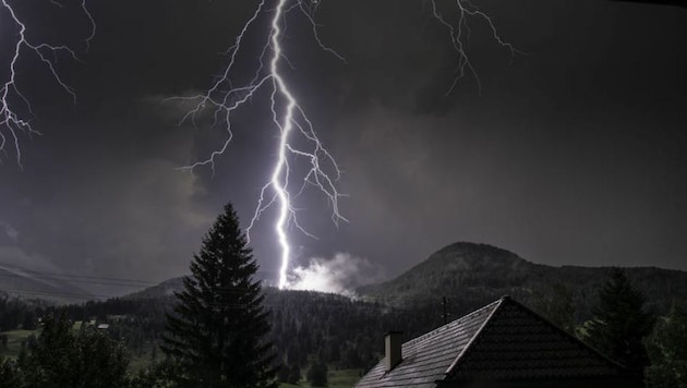 Krone-Leser Heinz Petelin wurde Samstag Zeuge eines Blitzeinschlages in der Lerchner-Alm im Lungau. (Bild: Heinz Petelin)