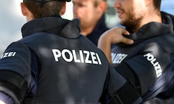 Das ist los: Seit 7 Uhr „zwitschert“ die Wiener Polizei und Co. über laufende Einsätze ...
